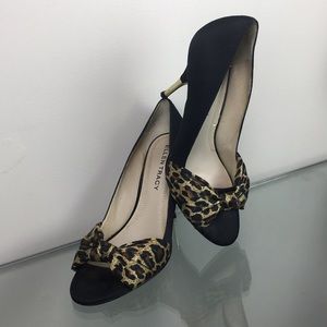 Ellen Tracy Leopard heels